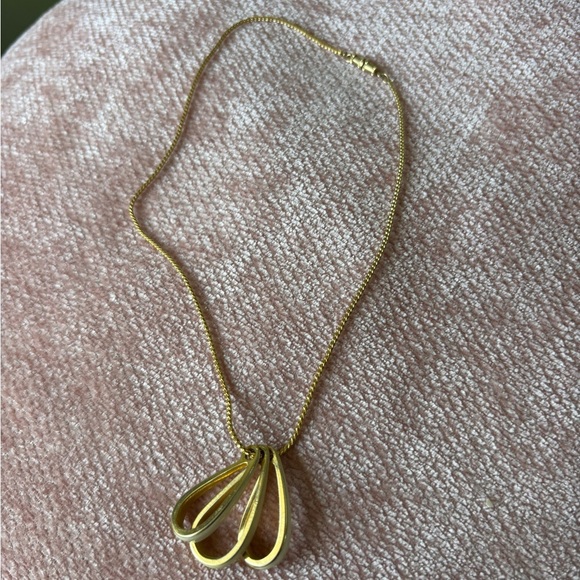 Jewelry - Unique gold loop pendant necklace